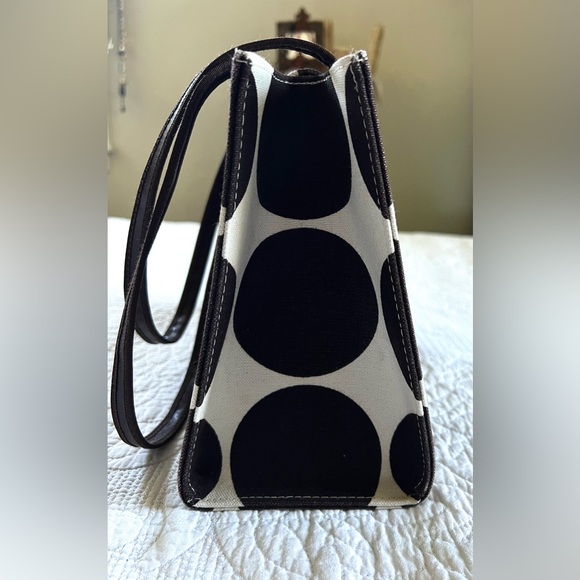 LAST CHANCE !! Kate Spade  NWOT Graphic Dot Sam Bag, Impeccable Condition!!💫💫🔥🔥 - Picture 4 of 11